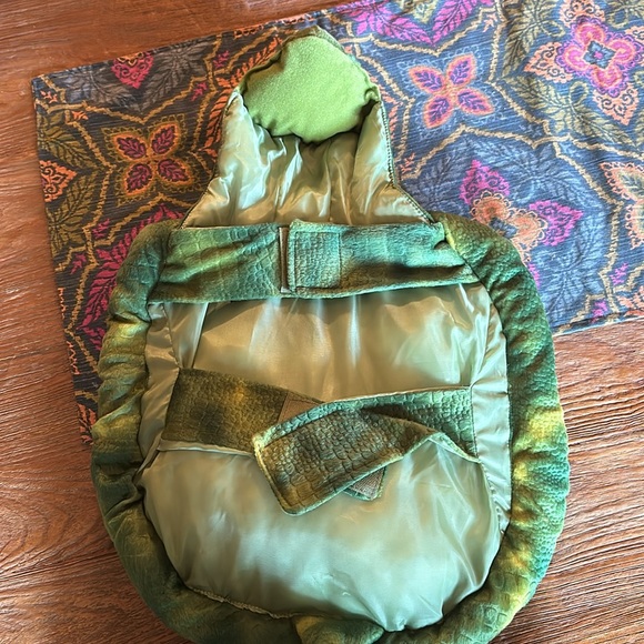 Turtle dog costume medium to large, perfect like new condition - Picture 3 of 3